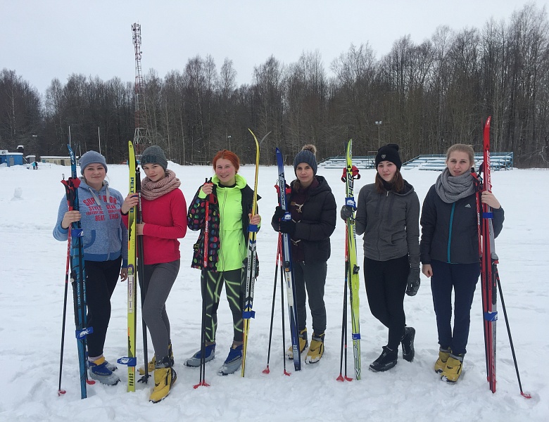 Поздравляем спортивную команду девушек за 1 место по лыжным гонкам 