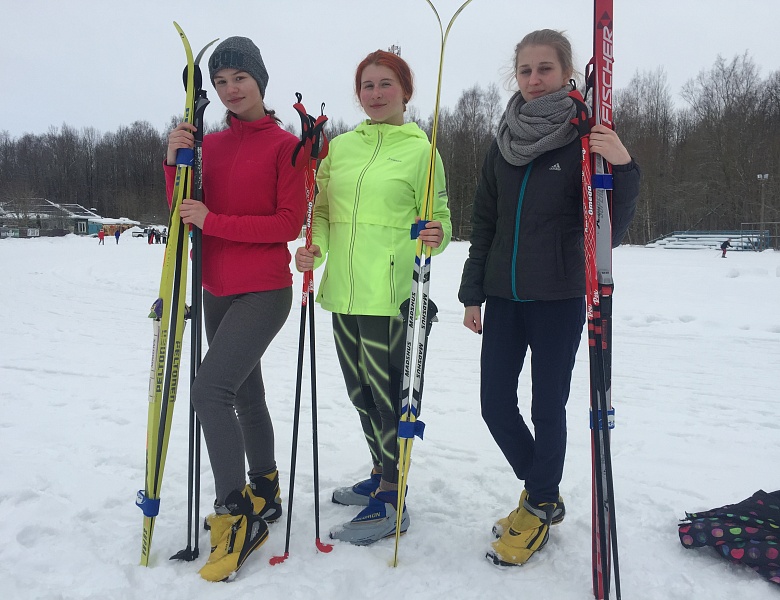 Поздравляем спортивную команду девушек за 1 место по лыжным гонкам 