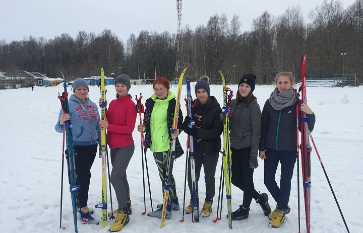 Поздравляем спортивную команду девушек за 1 место по лыжным гонкам