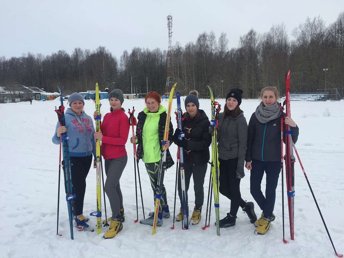 Поздравляем спортивную команду девушек за 1 место по лыжным гонкам